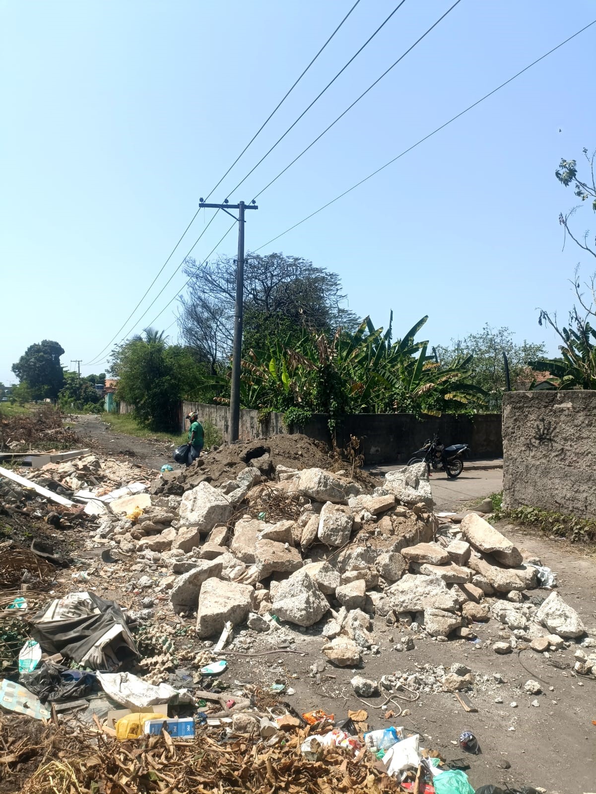 PMs de São Gonçalo retiram 45 toneladas de barricadas no bairro Mutuá